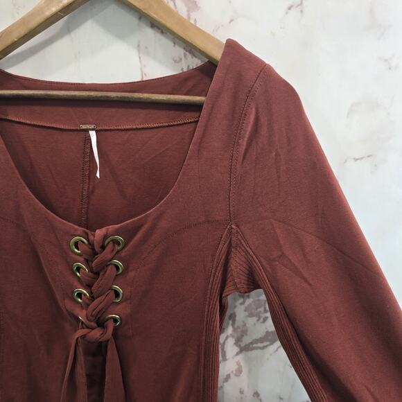Free People Shirt Womens Large Red Brick Rust Long Ribbed Lace Up Tie Grommet - Picture 10 of 11